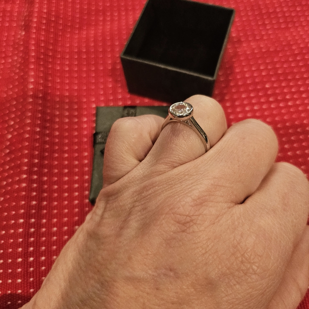 Engagement ring CZ bezel set - Picture 8 of 9